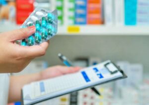 Рецептурні та безрецептурні лікарські засоби в Україні