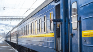 У літній сезон з Києва до Дніпра та Кривого Рогу курсуватимуть додаткові потяги: графіки руху