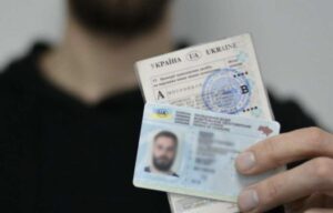 Водіям доведеться оновити права: уряд хоче скасувати безстрокові посвідчення
