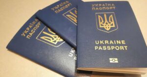 Чи може заброньований працівник виїхати за кордон у відпустку
