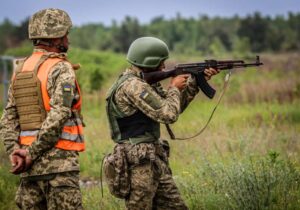 В Україні збільшать терміни базової загальної військової підготовки: чому навчатимуть