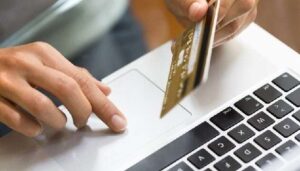 Підліток у Дніпрі ошукав дівчину на десятки тисяч гривень, оформивши на неї кредитів