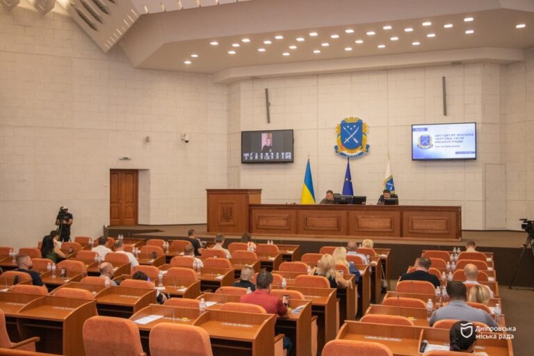 Борис Філатов нагородив медаллю капітана Василя Савіна