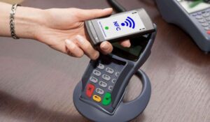 Стандарт NFC оновили вперше за 14 років: більше не треба притуляти телефон до термінала