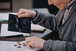 Мінімальна пенсія зросте: коли чекати підвищення