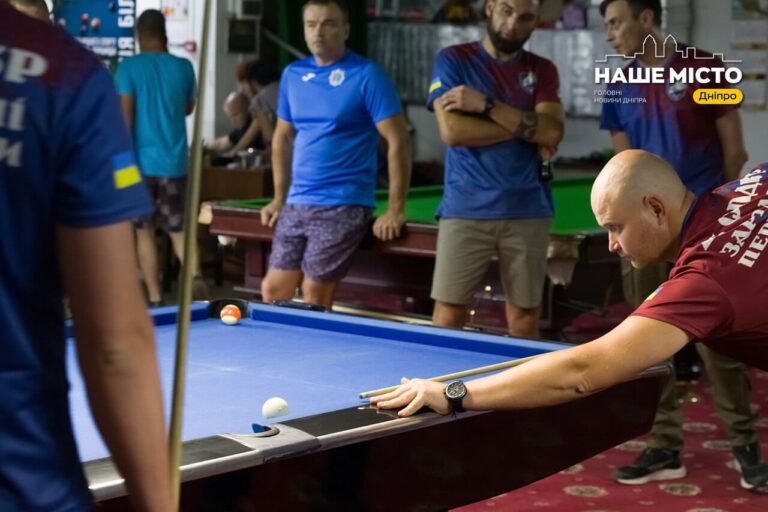 Дніпряни розважилися на товариському більярдному турнірі