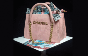 Кондитер із Дніпра створив торт у формі сумки CHANEL
