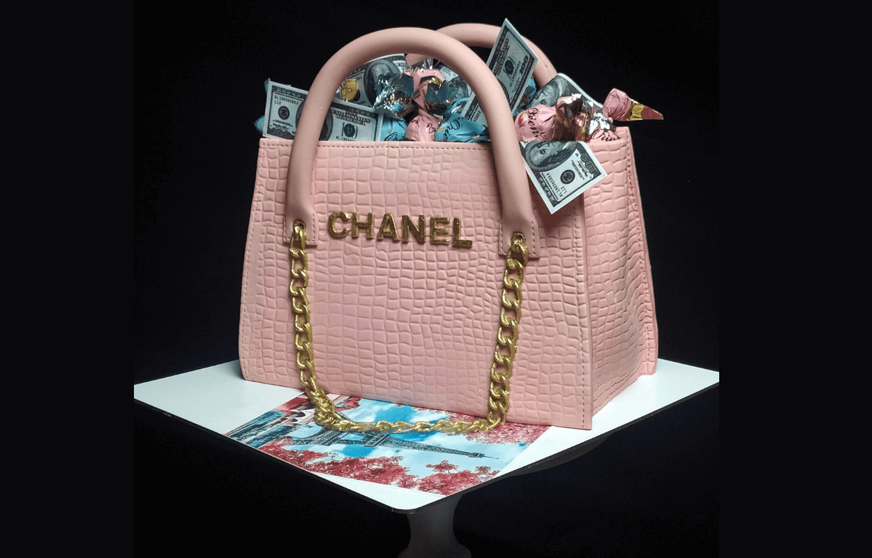 Кондитер із Дніпра створив торт у формі сумки CHANEL