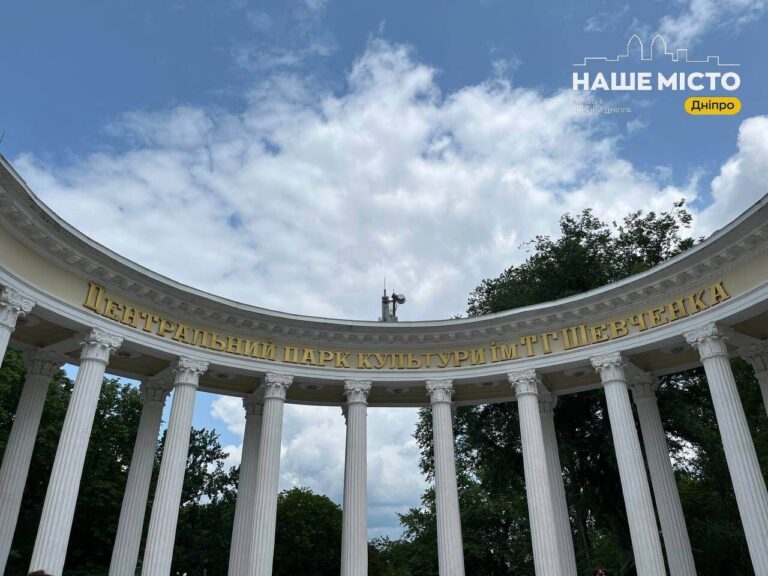 У Дніпрі дитина потрапила під падіння декоративного стільця