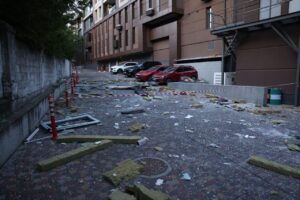 Ракетний удар по Дніпру: постраждали житло та підприємства