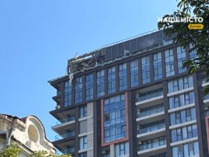 Ракетний удар по Дніпру: пошкодження ЖК і жертви