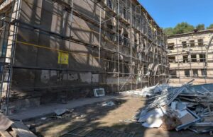 У Кам’янському ремонтують пошкоджені ракетним ударом будівлі