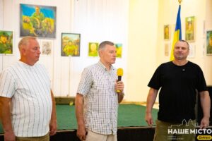 Виставка творів захисників України у Дніпрі