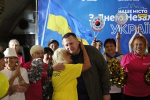 Дніпряни відзначили Кольори перемоги з нагоди Дня Прапора