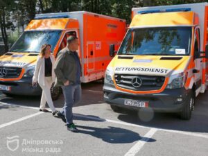 Дніпро отримав нові машини швидкої допомоги від Кельна