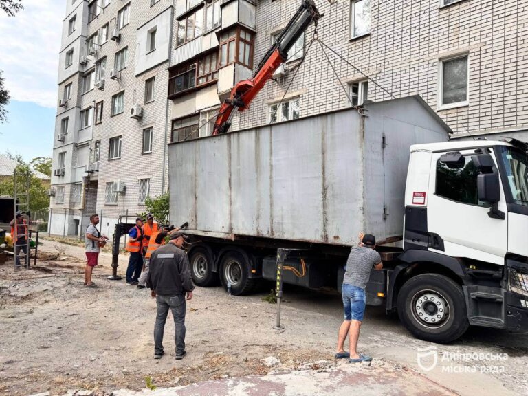 У Дніпрі звільняють простір для нових майданчиків