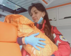 На Дніпропетровщині сусідка викликала швидку для жінки, яка народила вдома