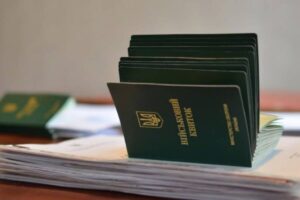 Обмеження на виїзд за кордон для молодих чоловіків