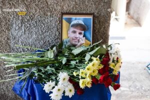У Дніпрі відкрили меморіальну дошку Герою України Денису Казаці