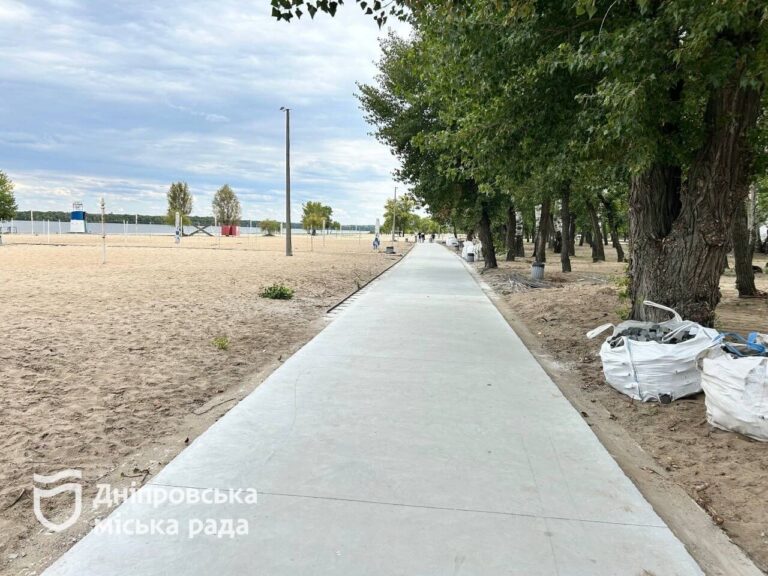 Закінчення ремонту безбар’єрної алеї на Монастирському острові у Дніпрі