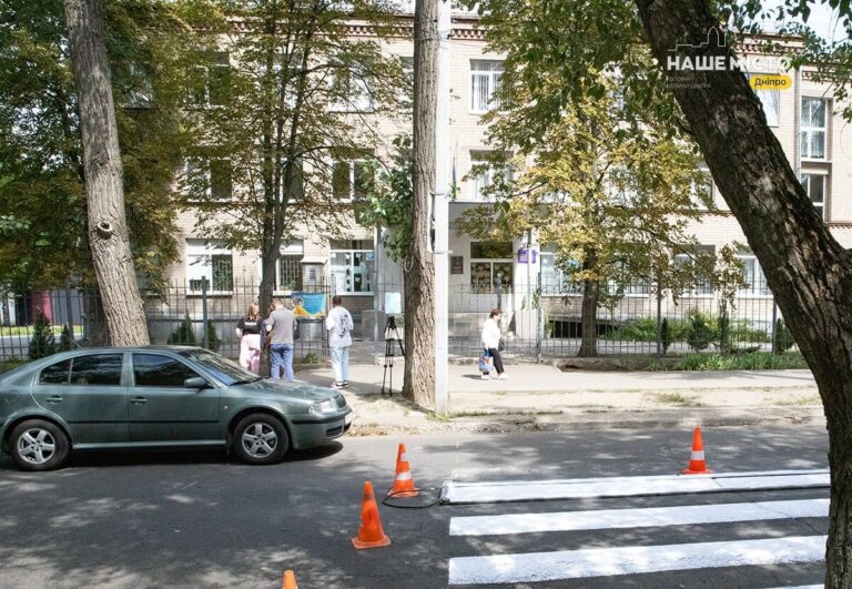 Дніпро підвищує безпеку: оновлення переходів біля шкіл