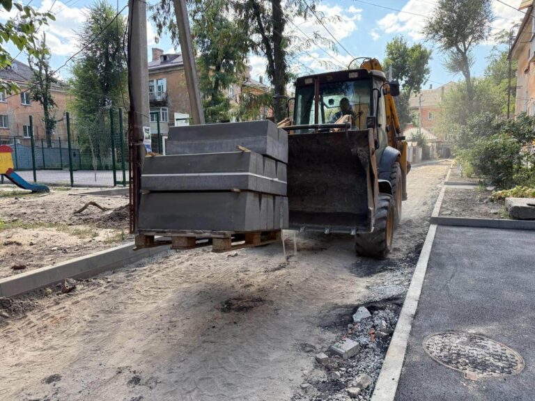 Дніпро активно оновлює двори: проспект Івана Мазепи у фокусі