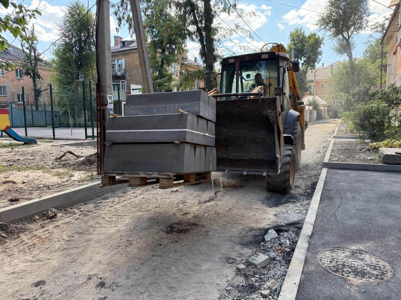 Дніпро активно оновлює двори: проспект Івана Мазепи у фокусі
