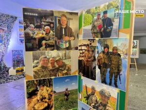 У Дніпрі відкрили фотовиставку на честь захисників України