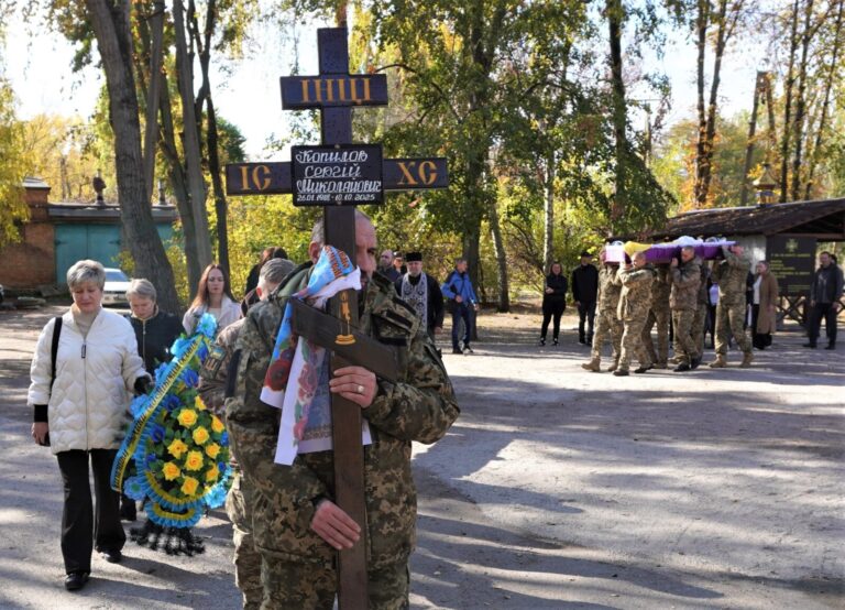 Нікополь прощається з героєм: життя за Україну віддав Сергій Копилов