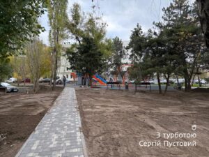 Реконструкція зеленої зони біля колишнього кінотеатру у Дніпрі