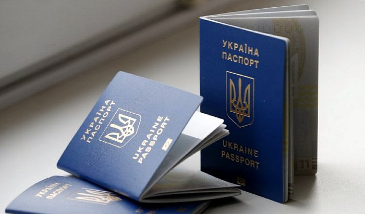 Терміни вклеювання фотокартки у паспорт: що потрібно знати