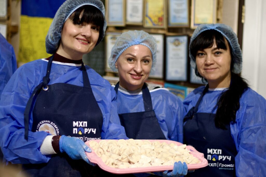 У Кам’янському встановили рекорд по ліпленню пельменів для військових