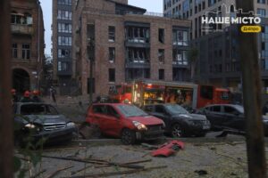 У Дніпрі внаслідок ворожого удару пошкоджено близько 20 будинків