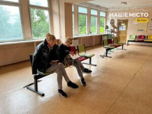Без жертв: у Дніпрі російська атака дронами пошкодила медзаклад