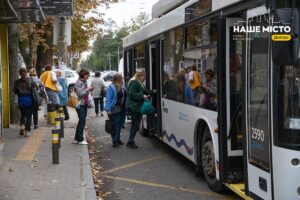 Зміни в руху громадського транспорту Дніпра 30 жовтня