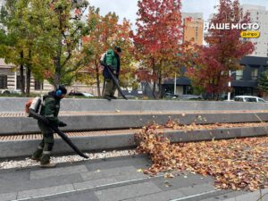На площі Успенській у Дніпрі тривають завершальні роботи до осені