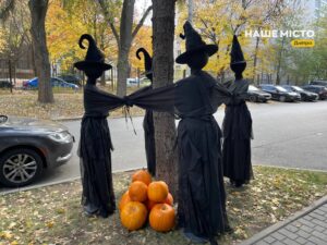 Дніпро готується до Геловіну: містична атмосфера на вулиці Ольгерда Бочковського