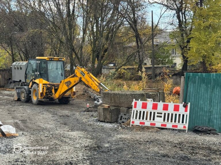 Модернізація водовідведення: у Дніпрі відновлюють водопропуск на вул. Нечуя-Левицького