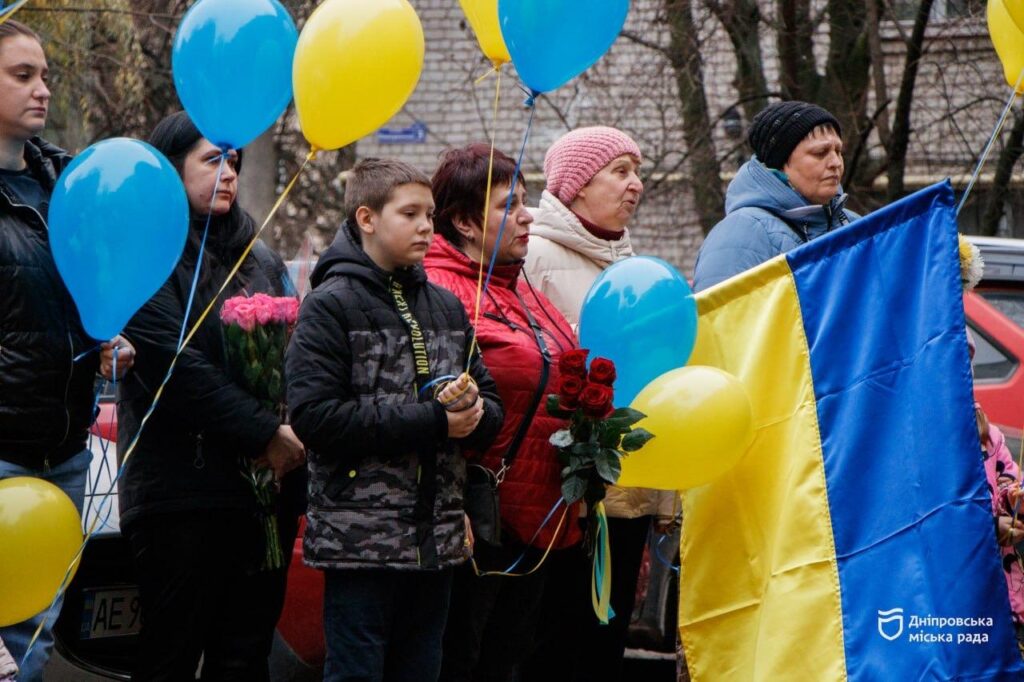 Дніпряни вшанували пам’ять загиблих героїв новими меморіальними дошками