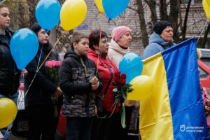 Дніпряни вшанували пам’ять загиблих героїв новими меморіальними дошками