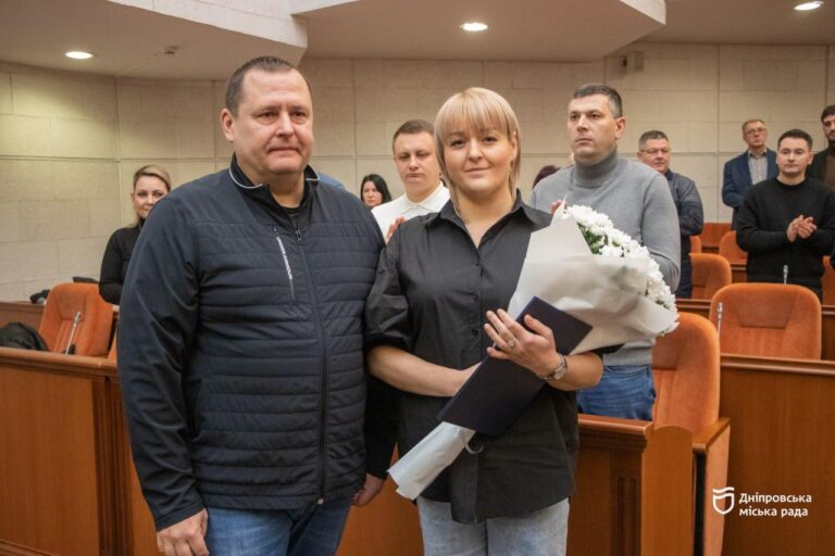 Мер Дніпра вручив нагороди медпрацівникам міста