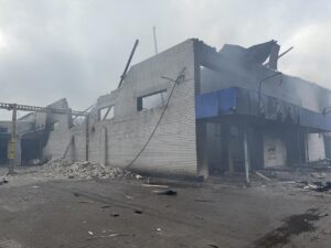 У Павлограді російські дрони знищили склад з продукцією