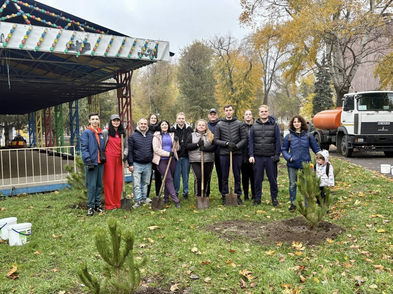 Парк Глоби поповнився новими деревами: висаджено 30 сосен та горобин