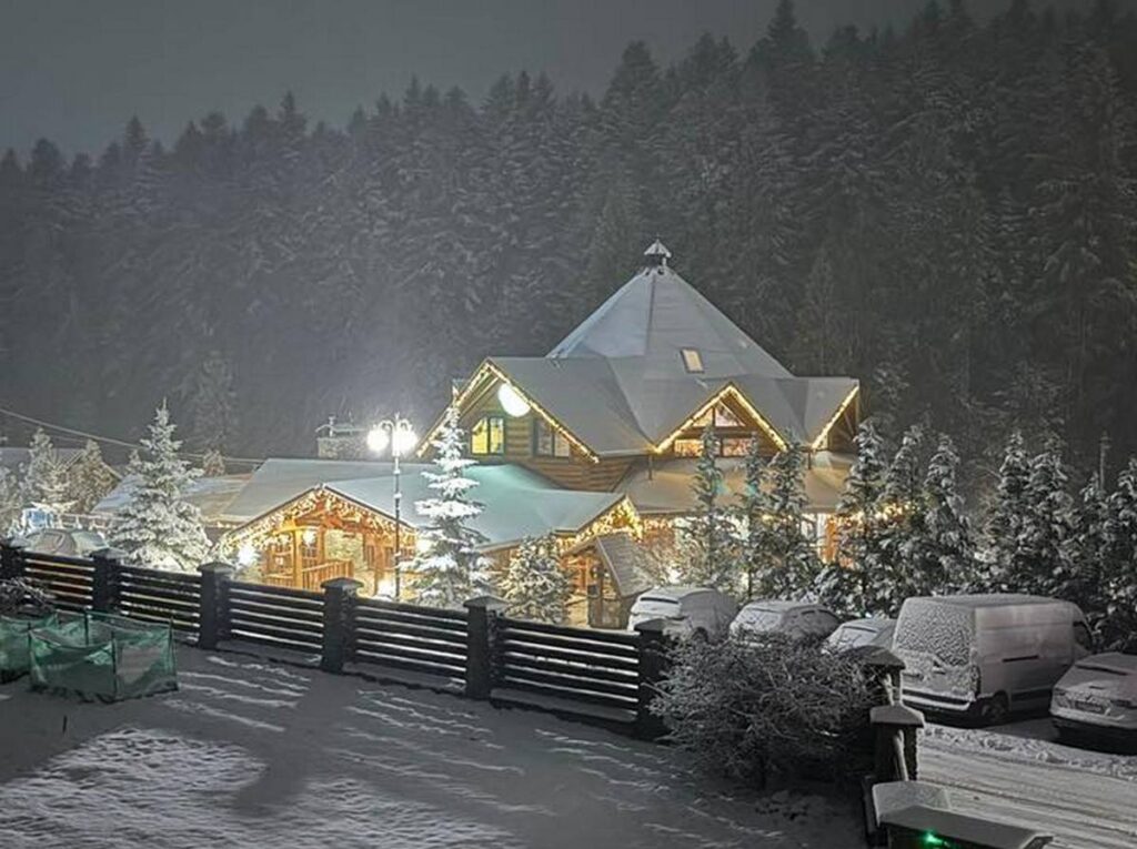 Сніговий покрив у Західній Україні: помаранчевий рівень небезпечності