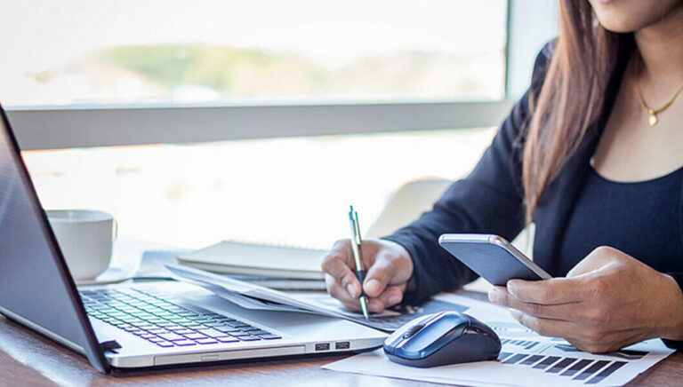 Топ-5 професій для жінок в Україні у 2025 році