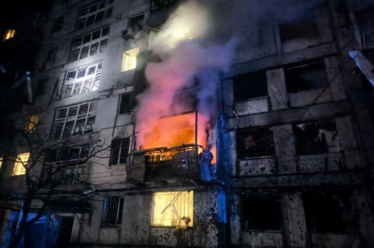 Обстріл Дніпра: 14 поранених, серед них дитина