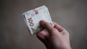 Як вирішити проблему із затримкою виплат ВПО: корисна інформація