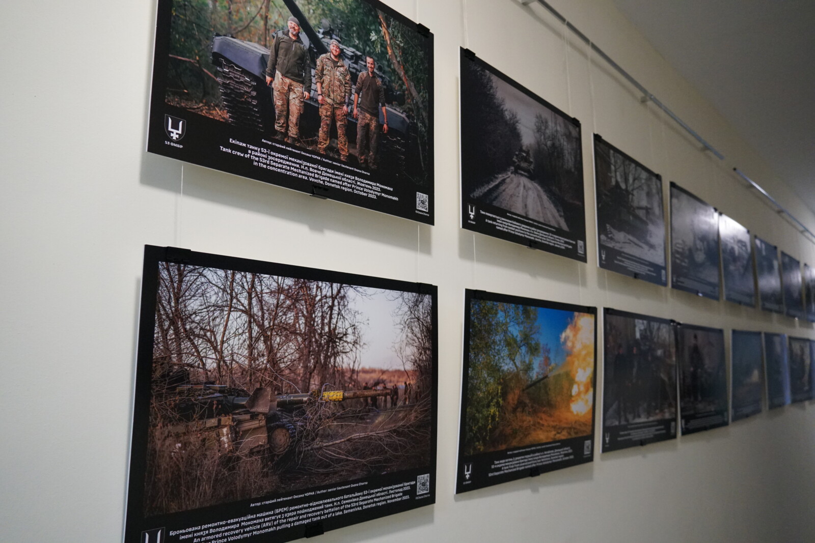 «Сталеві серця»: у Дніпрі презентували фотовиставку військовослужбовиці