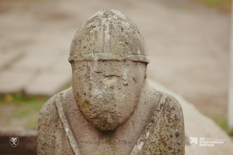 Евакуація історичних цінностей з Петропавлівки через обстріли