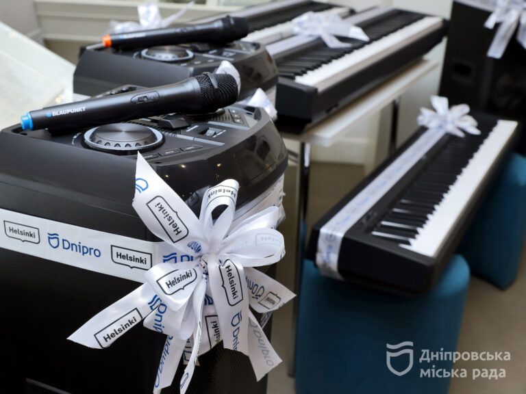 У Дніпрі дітям загиблих героїв подарували музичні інструменти